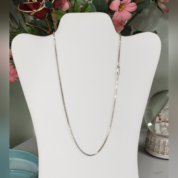19.1g Sterling Silver box chain 19.75" w free pendant. Beautiful 925 chain 2mm - Picture 13 of 14
